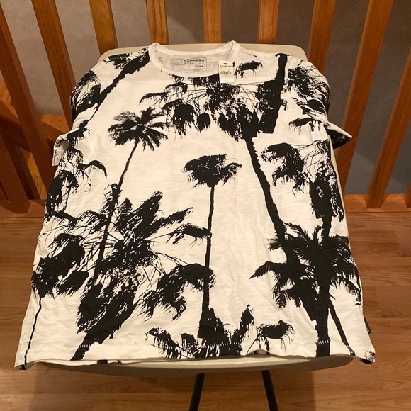Express Other - *New* Express short sleeve t-shirt. Color: Black/White. Size: M